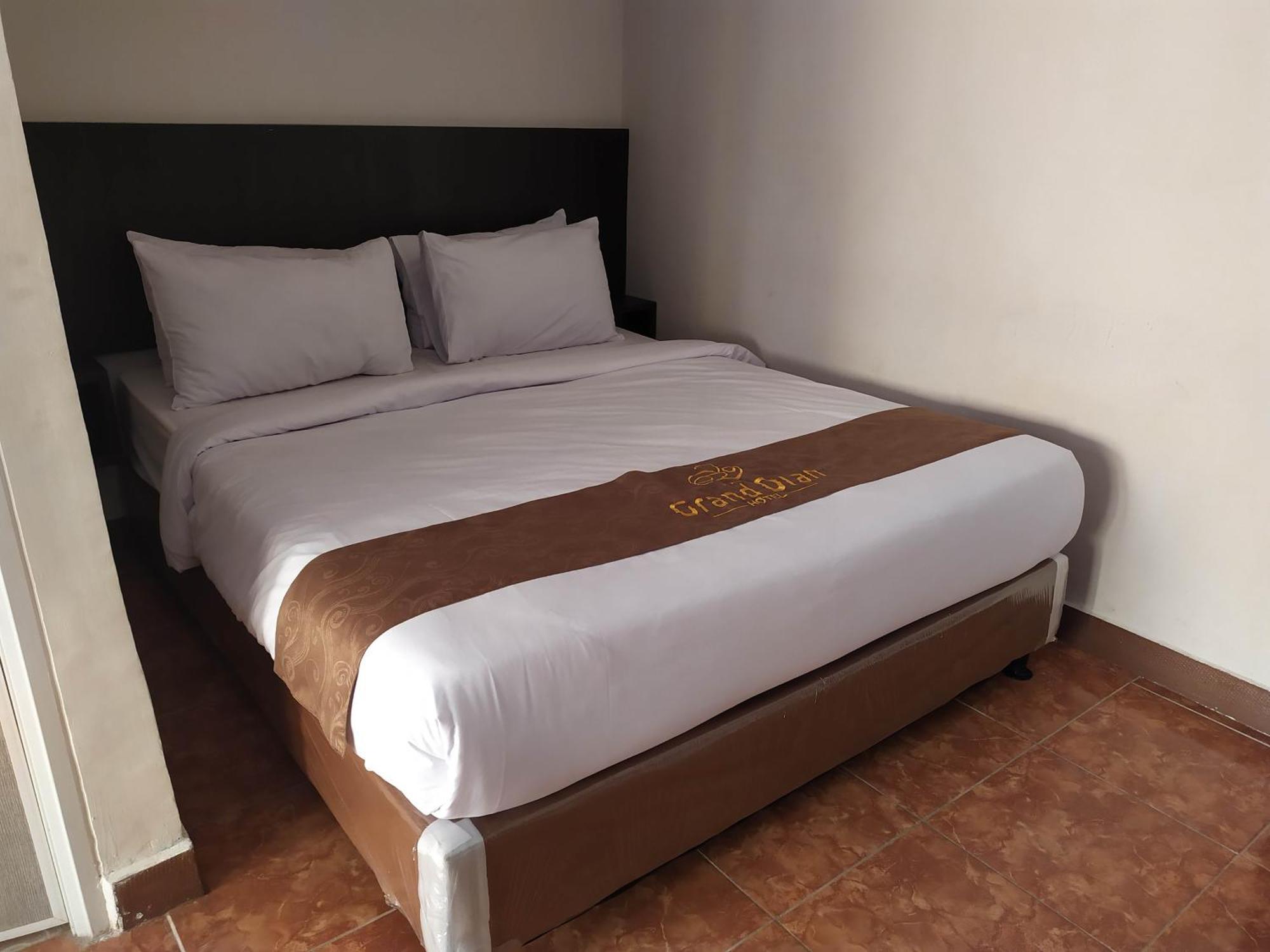 Grand Dian Hotel Guci Tegal  Exteriör bild